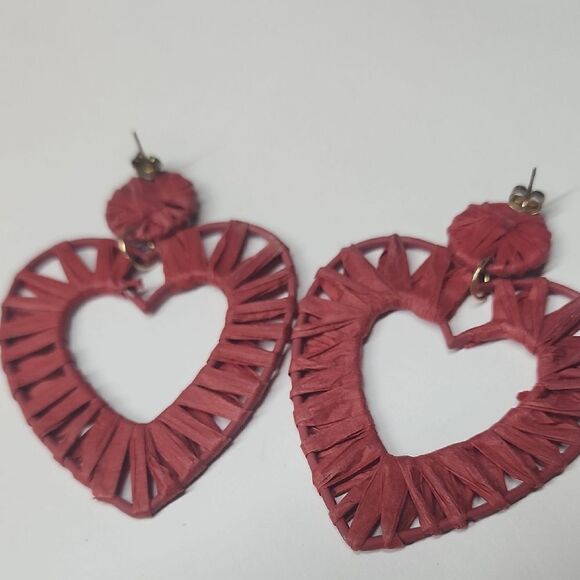 Plunder Red Heart-Shaped Earrings - Picture 3 of 5